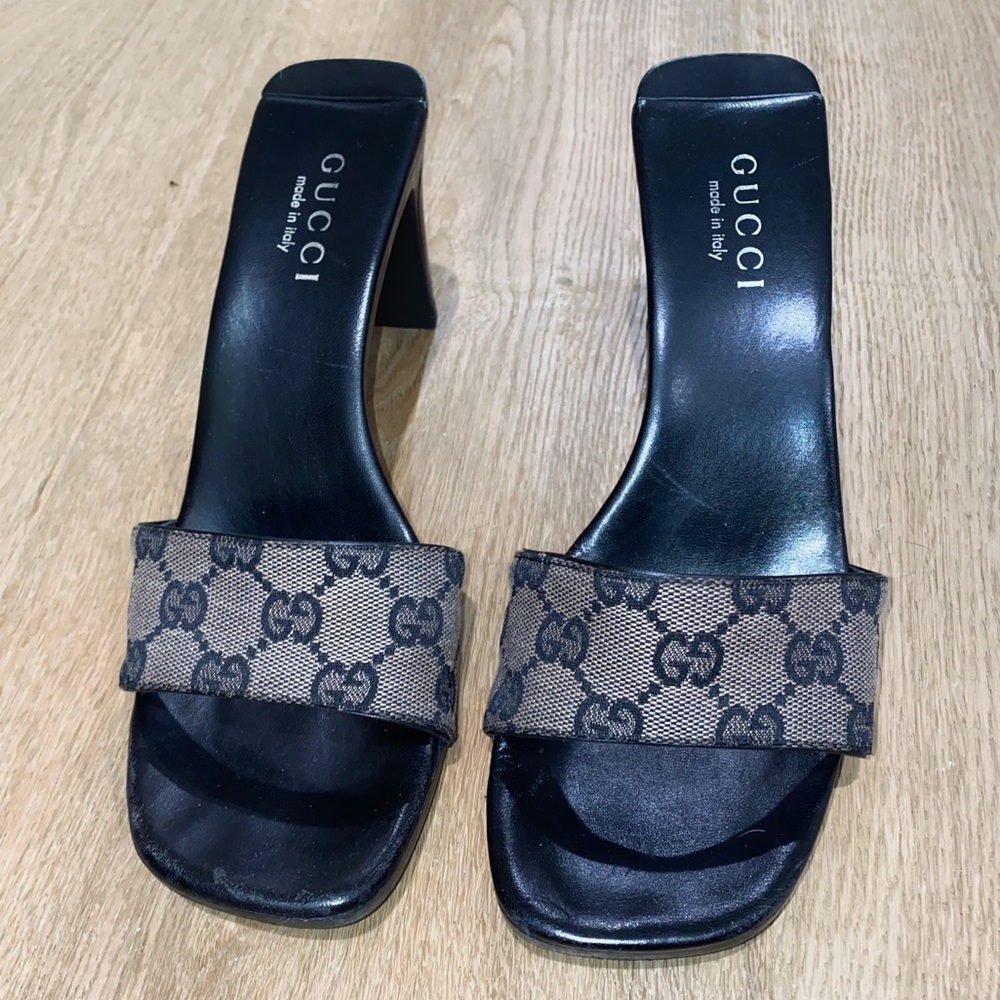 VINTAGE GUCCI HEELS